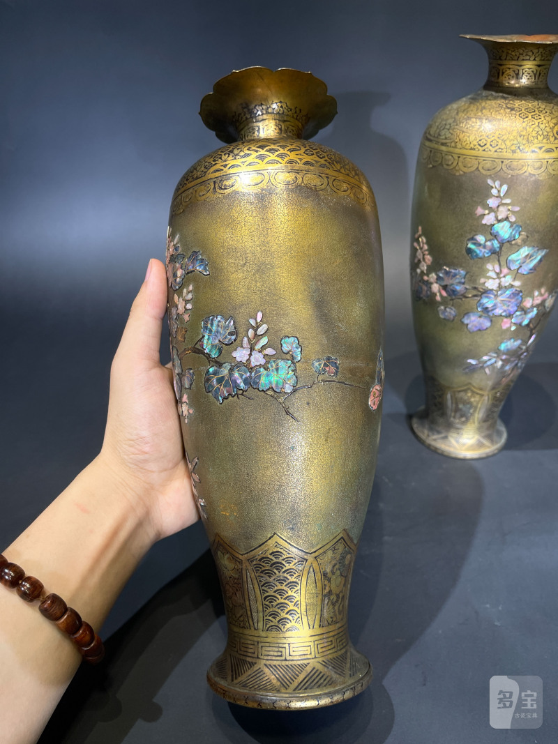 清 铜芝山嵌花卉纹花瓶一对 - 图4